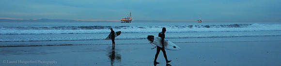 HB_7313_surfers_oil_Platform